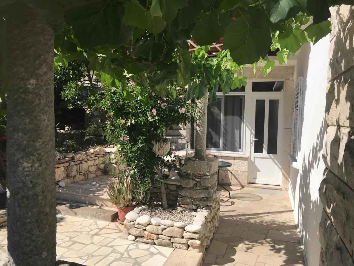 Апартаменты Apartman Flora'S Garden Корчула Экстерьер фото
